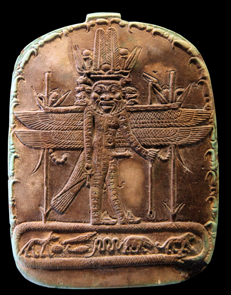 Bes pantheos, tragbare Stele, Louvre E10954, Foto Rama ccbysa 3.0 fr.