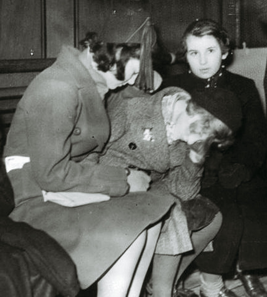 Juedische Jugendliche auf der Flucht in England angekommen, Dezember 1938